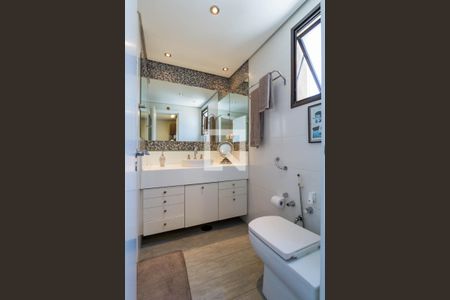 Apartamento à venda com 250m², 4 quartos e 5 vagasBanheiro