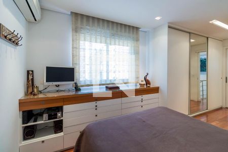 Apartamento à venda com 250m², 4 quartos e 5 vagasQuarto 