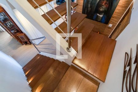 Apartamento à venda com 250m², 4 quartos e 5 vagasEscada