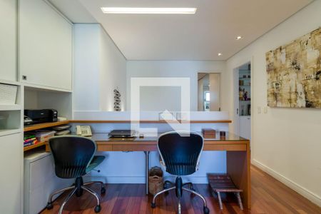 Apartamento à venda com 250m², 4 quartos e 5 vagasQuarto 