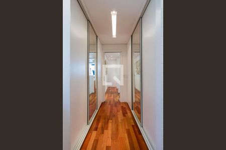 Apartamento à venda com 250m², 4 quartos e 5 vagasCorredor 