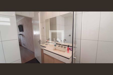Apartamento à venda com 110m², 3 quartos e 1 vaga Apartamento à venda com 110m², 3 quartos e 1 vagaBanheiro da Suíte