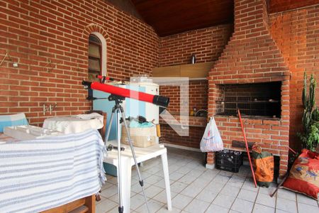 Casa à venda com 300m², 3 quartos e 2 vagas Casa à venda com 300m², 3 quartos e 2 vagasÁrea de serviço