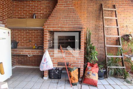 Casa à venda com 300m², 3 quartos e 2 vagas Casa à venda com 300m², 3 quartos e 2 vagasÁrea de serviço