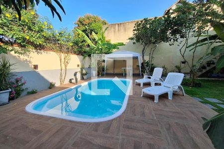 Casa à venda com 470m², 5 quartos e 4 vagas Casa à venda com 470m², 5 quartos e 4 vagasPiscina