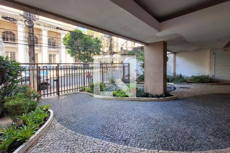 Apartamento à venda com 70m², 2 quartos e 1 vaga Apartamento à venda com 70m², 2 quartos e 1 vagaFachada e portaria