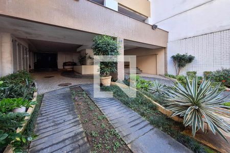 Apartamento à venda com 70m², 2 quartos e 1 vaga Apartamento à venda com 70m², 2 quartos e 1 vagaFachada e portaria