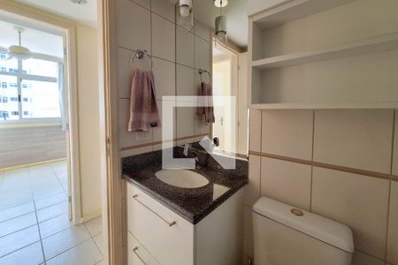 Apartamento à venda com 70m², 2 quartos e 1 vaga Apartamento à venda com 70m², 2 quartos e 1 vagaBanheiro Social