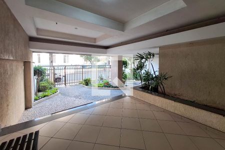 Apartamento à venda com 70m², 2 quartos e 1 vaga Apartamento à venda com 70m², 2 quartos e 1 vagaFachada e portaria