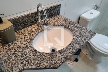 Apartamento para alugar com 72m², 2 quartos e 1 vaga Apartamento para alugar com 72m², 2 quartos e 1 vagaBanheiro da Suíte