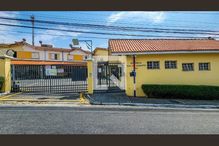Casa de condomínio para alugar com 90m², 2 quartos e 2 vagas Casa de condomínio para alugar com 90m², 2 quartos e 2 vagasFachada do condomínio