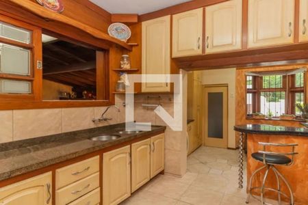 Casa à venda com 319m², 4 quartos e 4 vagas Casa à venda com 319m², 4 quartos e 4 vagasCozinha