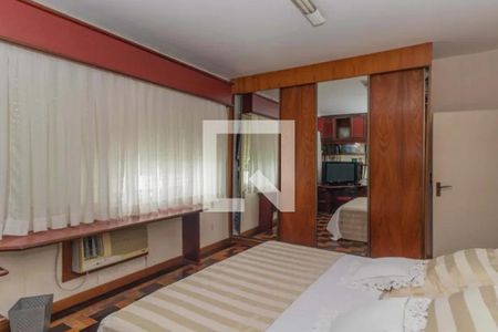 Casa à venda com 319m², 4 quartos e 4 vagas Casa à venda com 319m², 4 quartos e 4 vagasQuarto