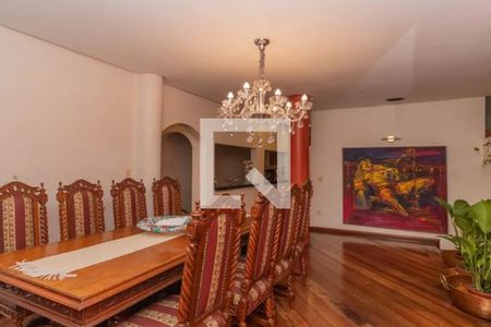 Casa à venda com 319m², 4 quartos e 4 vagas Casa à venda com 319m², 4 quartos e 4 vagasQuarto