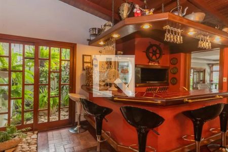 Casa à venda com 319m², 4 quartos e 4 vagas Casa à venda com 319m², 4 quartos e 4 vagasCozinha