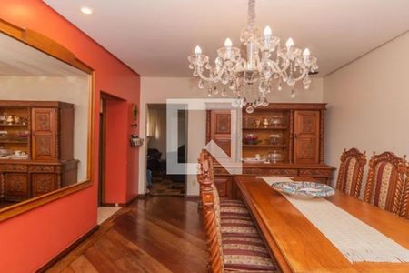 Casa à venda com 319m², 4 quartos e 4 vagas Casa à venda com 319m², 4 quartos e 4 vagasQuarto