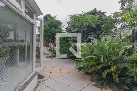 Casa à venda com 319m², 4 quartos e 4 vagas Casa à venda com 319m², 4 quartos e 4 vagasFachada