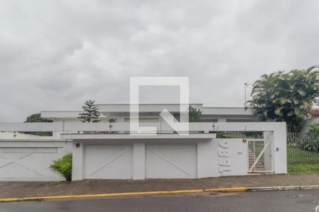 Casa à venda com 319m², 4 quartos e 4 vagas Casa à venda com 319m², 4 quartos e 4 vagasFachada