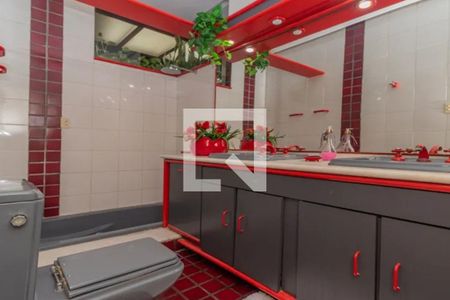 Casa à venda com 319m², 4 quartos e 4 vagas Casa à venda com 319m², 4 quartos e 4 vagasQuarto