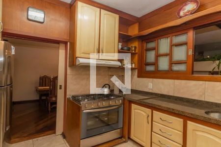 Casa à venda com 319m², 4 quartos e 4 vagas Casa à venda com 319m², 4 quartos e 4 vagasCozinha