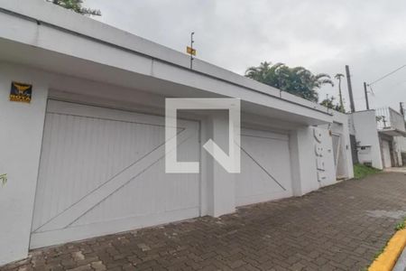 Casa à venda com 319m², 4 quartos e 4 vagas Casa à venda com 319m², 4 quartos e 4 vagasFachada