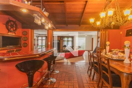 Casa à venda com 319m², 4 quartos e 4 vagas Casa à venda com 319m², 4 quartos e 4 vagasCozinha