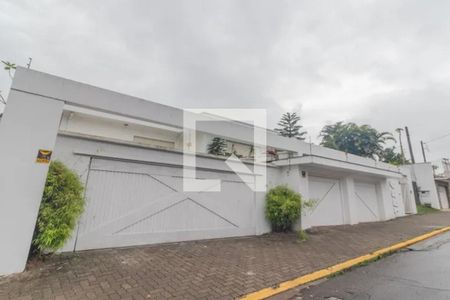 Casa à venda com 319m², 4 quartos e 4 vagas Casa à venda com 319m², 4 quartos e 4 vagasFachada