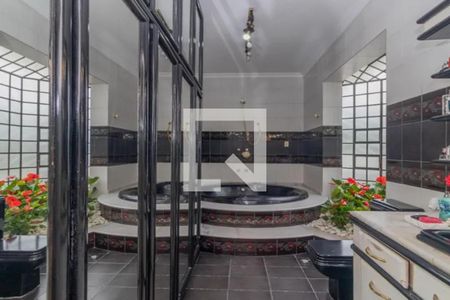 Casa à venda com 319m², 4 quartos e 4 vagas Casa à venda com 319m², 4 quartos e 4 vagasBanheiro