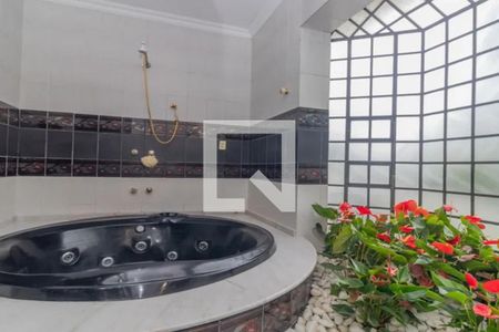 Casa à venda com 319m², 4 quartos e 4 vagas Casa à venda com 319m², 4 quartos e 4 vagasBanheiro