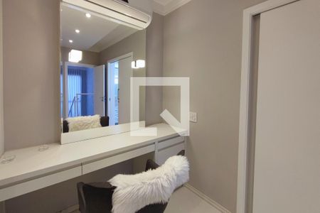 Casa de condomínio à venda com 351m², 3 quartos e 4 vagas Casa de condomínio à venda com 351m², 3 quartos e 4 vagasCloset da suíte