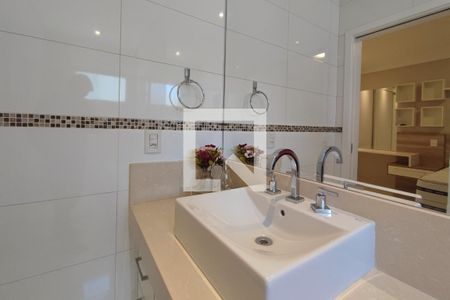 Casa de condomínio à venda com 351m², 3 quartos e 4 vagas Casa de condomínio à venda com 351m², 3 quartos e 4 vagasBanheiro Suíte 3