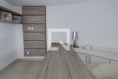 Casa de condomínio à venda com 351m², 3 quartos e 4 vagas Casa de condomínio à venda com 351m², 3 quartos e 4 vagasEscritório