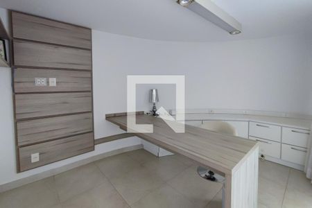 Casa de condomínio à venda com 351m², 3 quartos e 4 vagas Casa de condomínio à venda com 351m², 3 quartos e 4 vagasEscritório