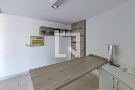 Casa de condomínio à venda com 351m², 3 quartos e 4 vagas Casa de condomínio à venda com 351m², 3 quartos e 4 vagasEscritório