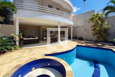 Casa de condomínio à venda com 351m², 3 quartos e 4 vagas Casa de condomínio à venda com 351m², 3 quartos e 4 vagasPiscina
