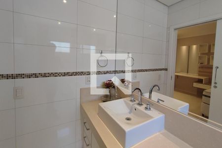 Casa de condomínio à venda com 351m², 3 quartos e 4 vagas Casa de condomínio à venda com 351m², 3 quartos e 4 vagasBanheiro Suíte 3