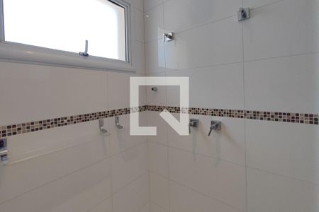 Casa de condomínio à venda com 351m², 3 quartos e 4 vagas Casa de condomínio à venda com 351m², 3 quartos e 4 vagasBanheiro Suíte 2