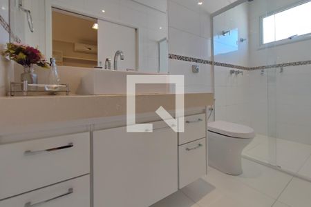 Casa de condomínio à venda com 351m², 3 quartos e 4 vagas Casa de condomínio à venda com 351m², 3 quartos e 4 vagasBanheiro Suíte 3