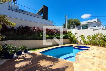 Casa de condomínio à venda com 351m², 3 quartos e 4 vagas Casa de condomínio à venda com 351m², 3 quartos e 4 vagasPiscina