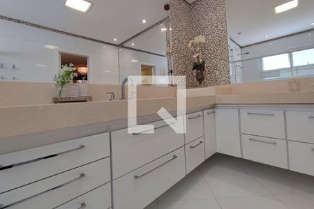 Casa de condomínio à venda com 351m², 3 quartos e 4 vagas Casa de condomínio à venda com 351m², 3 quartos e 4 vagasBanheiro Suíte