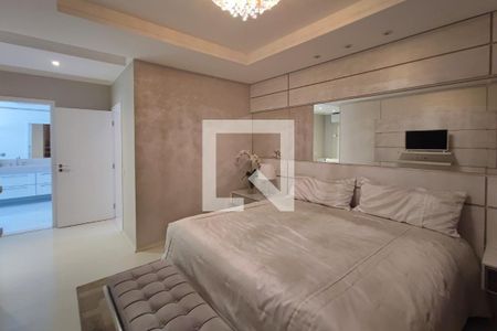 Casa de condomínio à venda com 351m², 3 quartos e 4 vagas Casa de condomínio à venda com 351m², 3 quartos e 4 vagasQuarto Suíte