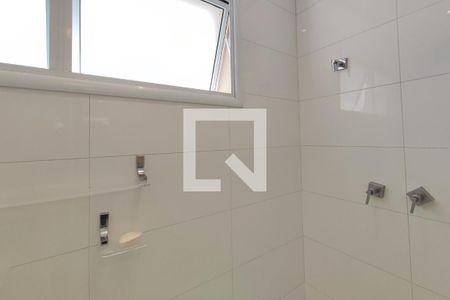 Casa de condomínio à venda com 351m², 3 quartos e 4 vagas Casa de condomínio à venda com 351m², 3 quartos e 4 vagasBanheiro Suíte