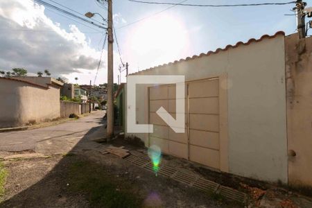 Casa para alugar com 300m², 4 quartos e 3 vagas Casa para alugar com 300m², 4 quartos e 3 vagasFachada