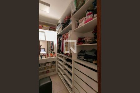 Casa para alugar com 300m², 4 quartos e 3 vagas Casa para alugar com 300m², 4 quartos e 3 vagasCloset Quarto 3