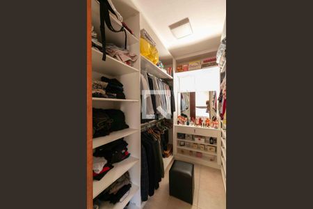 Casa para alugar com 300m², 4 quartos e 3 vagas Casa para alugar com 300m², 4 quartos e 3 vagasCloset Quarto 3