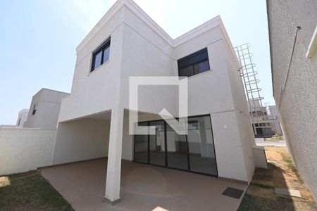 Casa de condomínio para alugar com 181m², 4 quartos e 2 vagas Casa de condomínio para alugar com 181m², 4 quartos e 2 vagasÁrea externa