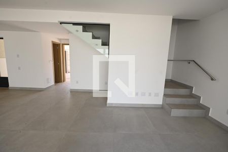 Casa de condomínio para alugar com 181m², 4 quartos e 2 vagas Casa de condomínio para alugar com 181m², 4 quartos e 2 vagasSala