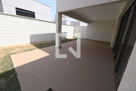 Casa de condomínio para alugar com 181m², 4 quartos e 2 vagas Casa de condomínio para alugar com 181m², 4 quartos e 2 vagasÁrea externa