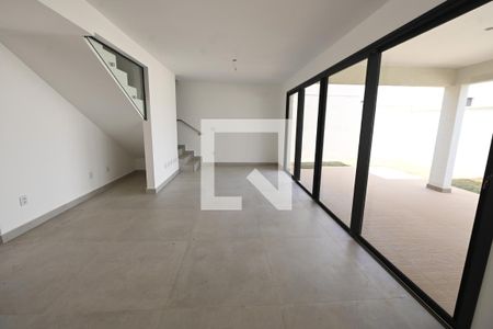 Casa de condomínio para alugar com 181m², 4 quartos e 2 vagas Casa de condomínio para alugar com 181m², 4 quartos e 2 vagasSala