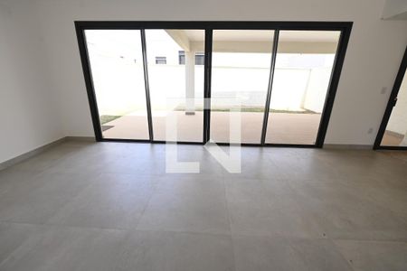 Casa de condomínio para alugar com 181m², 4 quartos e 2 vagas Casa de condomínio para alugar com 181m², 4 quartos e 2 vagasSala